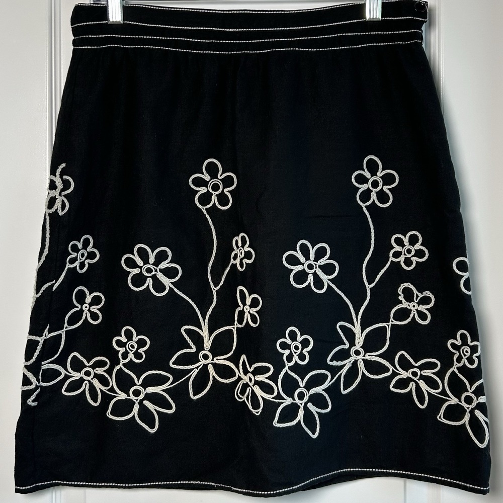Max Studio Black Daisy Embroidered Mini Skirt Whimsigoth Dark Academia Style